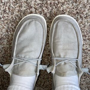 Light grey women’s hey dudes